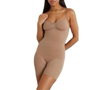 Skims Seamless Sculpt Mid Thigh Sienna Bodysuit - NWOT - Medium